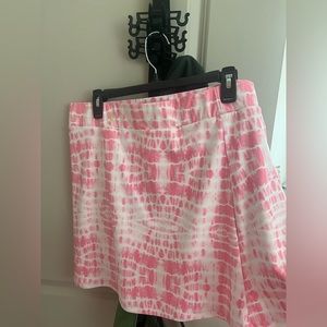 Cute women’s golf skirt never worn.    Built in shorts underneath